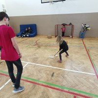 9. A hostila v tělocvičně děti ze školky