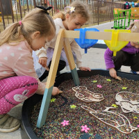 Lekce smyslového hraní ve třídě Krtečků a Sluníček