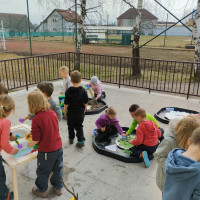 Lekce smyslového hraní ve třídě Krtečků a Sluníček