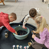 Lekce smyslového hraní ve třídě Krtečků a Sluníček