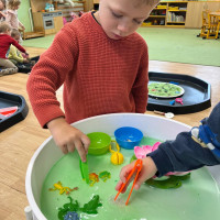 Lekce smyslového hraní ve třídě Krtečků a Sluníček